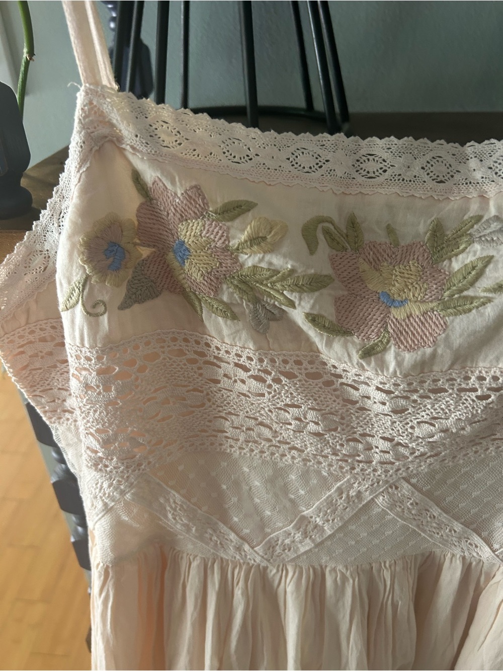 Delicate Pink Embroidered Maxi Dress - Brand: - Picture 5 of 11
